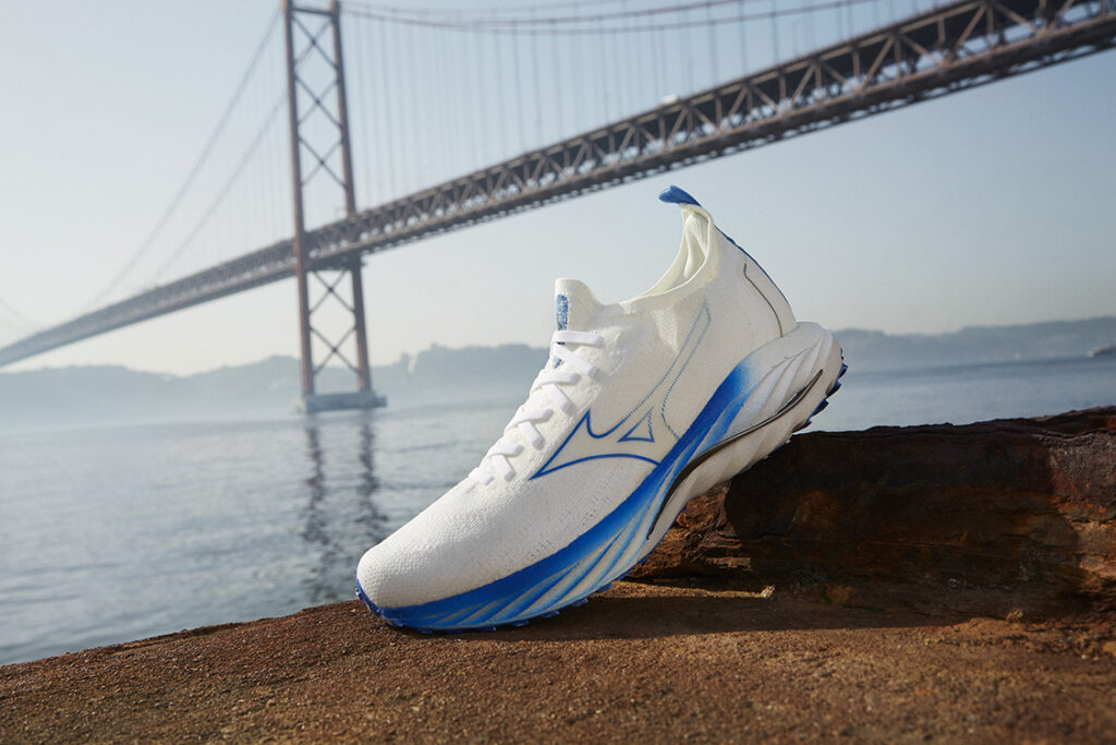 Mizuno Wave Neo Wind