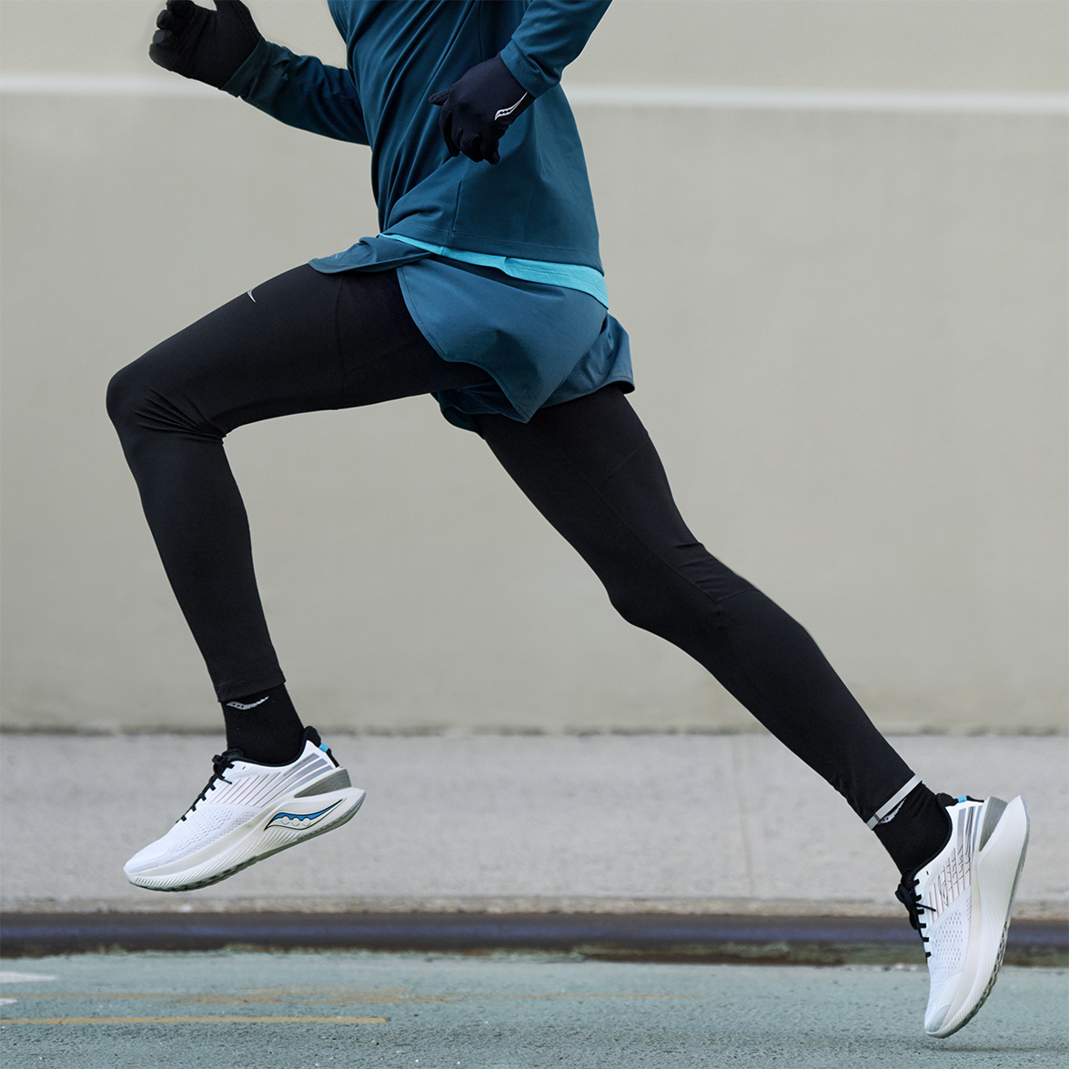 Saucony Endorphin Shift 3 wite