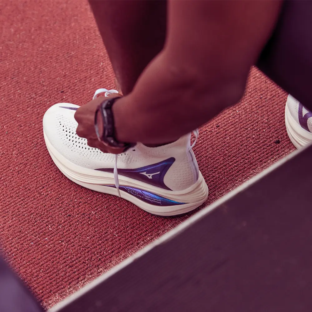 Mizuno Neo Vista 2 detail