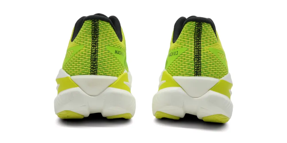 HOKA Mach X 3 bagfra