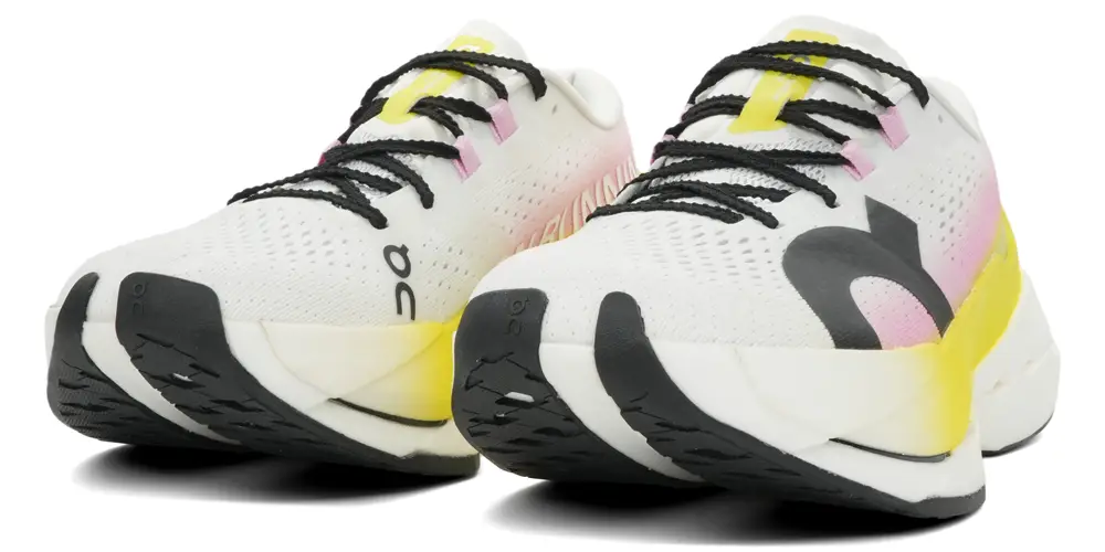 On Cloudboom Max sidobild