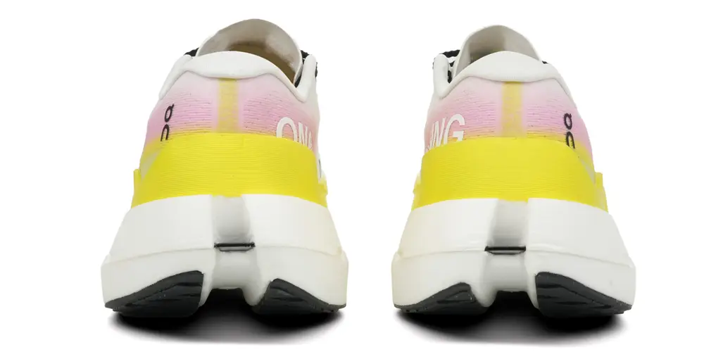 On Cloudboom Max bakre bild