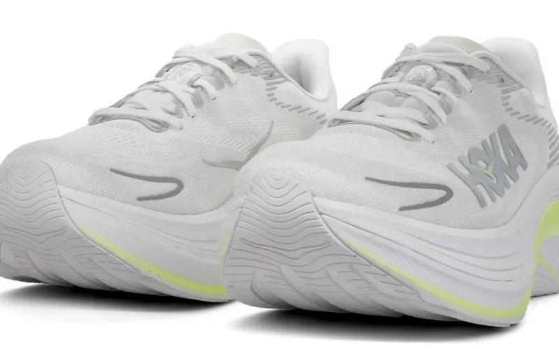 HOKA Skyward X 2 schuin